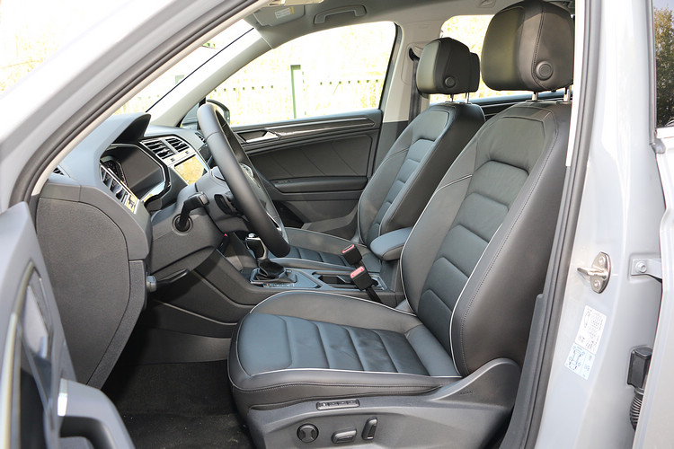 駕駛座提供三組記憶功能,皮質觸感及支撐性都是典型的德國車表現。