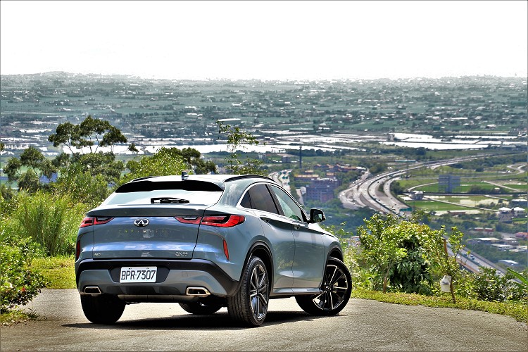 Infiniti推出QX55就是不讓歐系品牌專美於前,消費者也能從中選擇日系產品,感受歐系斯巴達硬派風格以外的柔美。