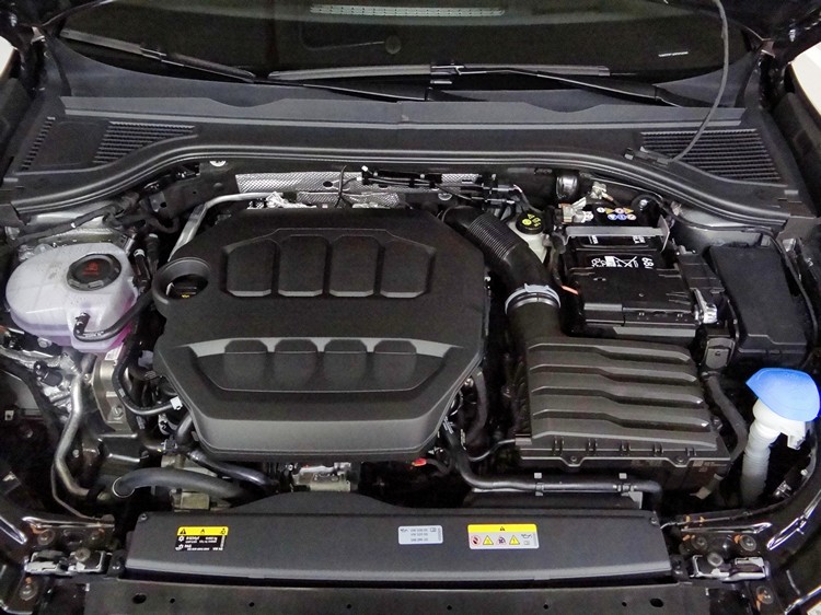 這組動力系統沒有輕油電輔助,起步表現依然相當敏捷。