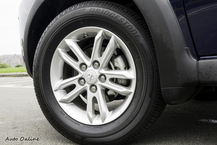 高規二車型配16吋鋁圈。