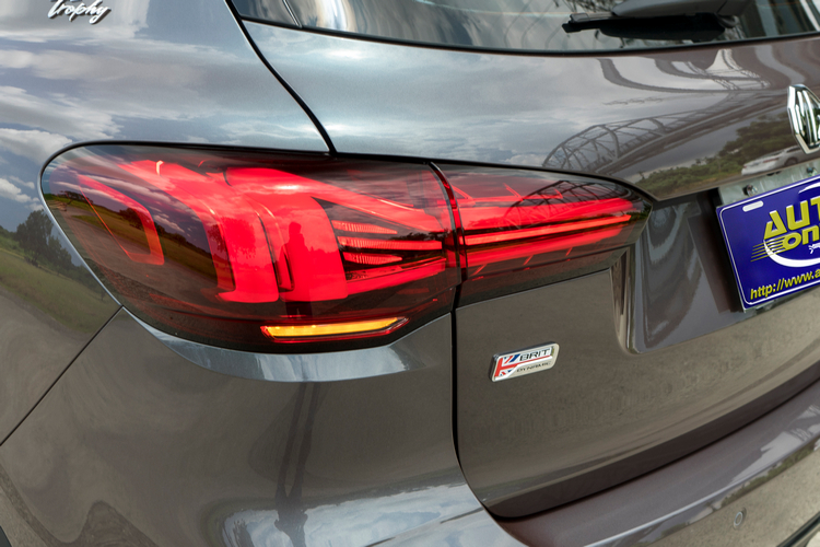 由95顆LED構成的立體尾燈,方向燈有點短。