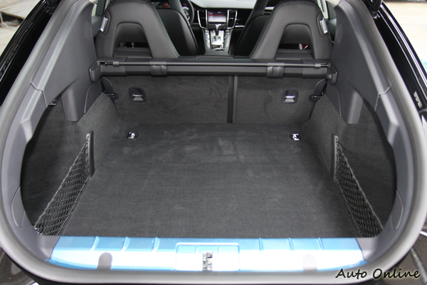 大空間是Panamera車系的一大特色,行李箱容積就高達1263公升。