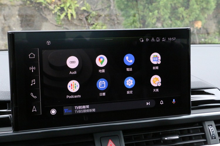 小改款支援Android Auto及無線Apple Carplay的手機連線功能。