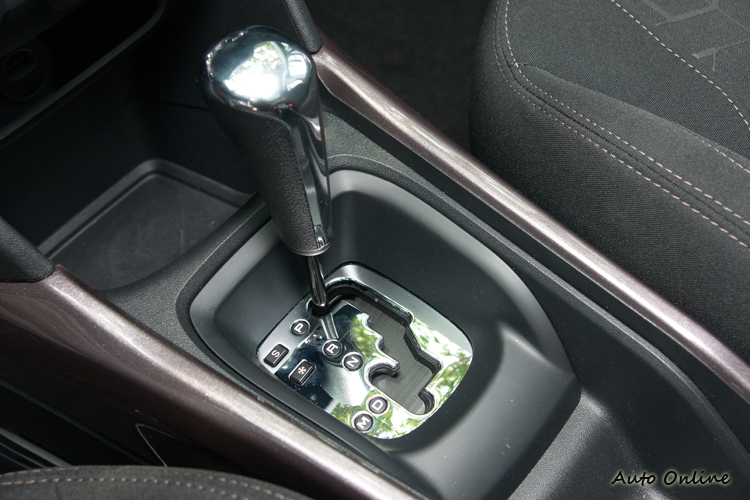 所配變速箱為四速,小小影響動力銜接綿密度。