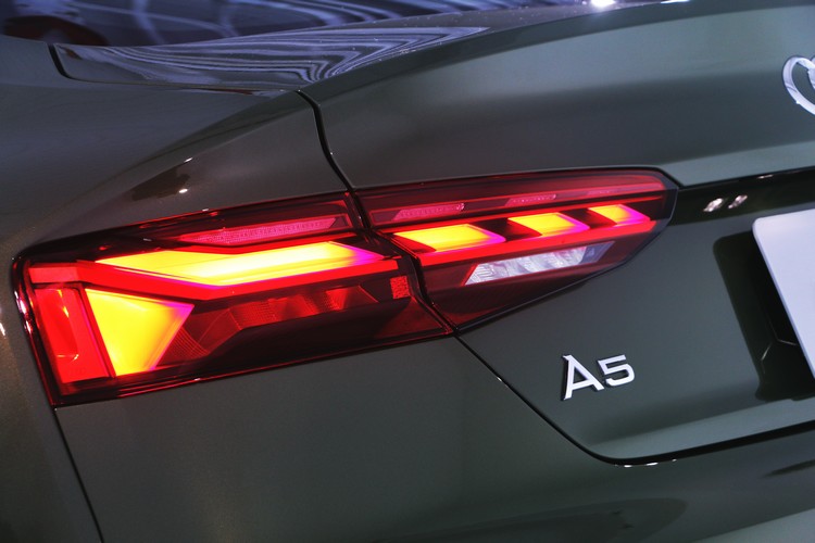 銳利的燈組設計早已成為Audi共同的特徵,至於不斷演進的燈光技術,則讓這家車廠的產品在市場上擁有獨特的科技優勢。