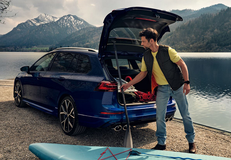 標配Easy Open / Close 電動尾門,行李廂容積可達 611 公升,後座椅傾倒後可產生1,642公升的驚人裝載容量,創造更靈活寬敞的空間。