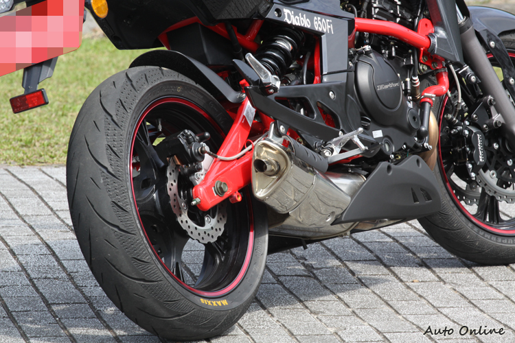 由於Hartford與正新輪胎是長期的配合夥伴,因此不論是台灣或是大陸都是配MAXXIS 17吋的鑽石胎。