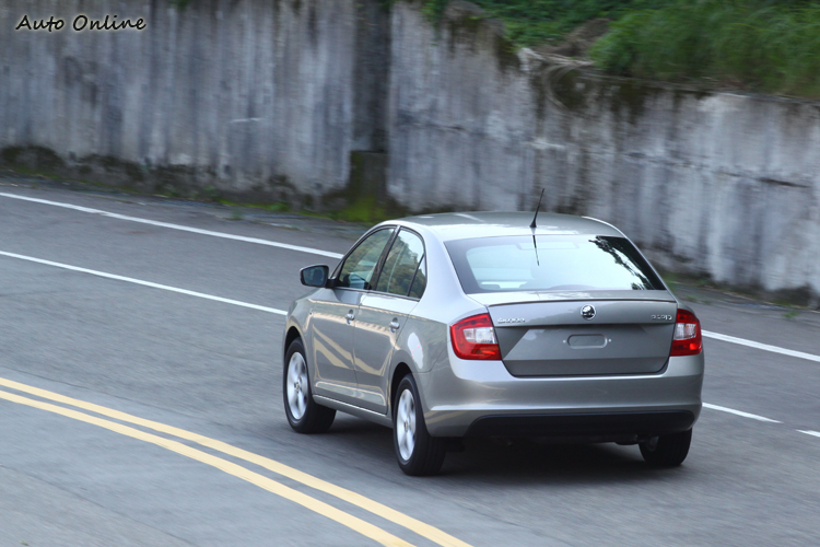 不用擔心1.4升引擎會力不從心,藉由渦輪輔助整體動力輸出堪稱輕快。