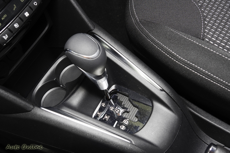 所搭配的EAT6六速手自排變速箱換檔邏輯相當聰明。