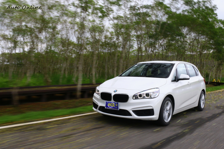 比較之下汽油動力更加好上手,BMW的渦輪技術已經相當純熟!