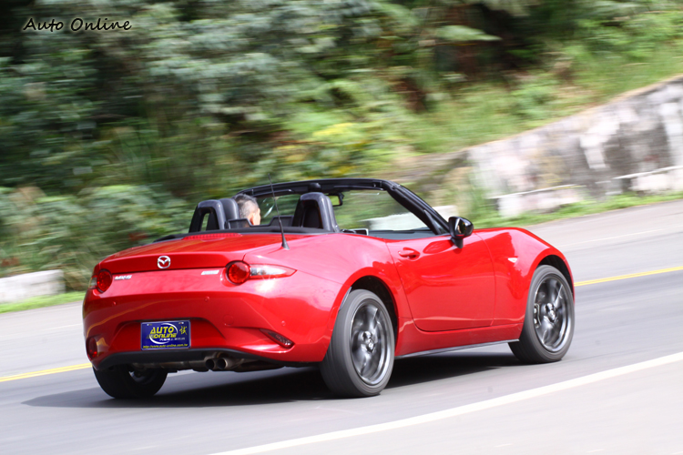 除了造型優美,操駕樂趣也是這款車最值得擁有的地方。