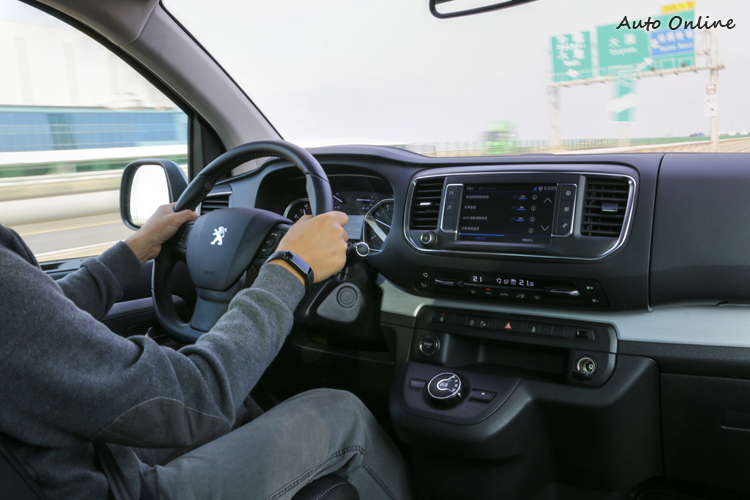 溫和的加速特性確保了全車乘員都能獲得最佳舒適體驗。