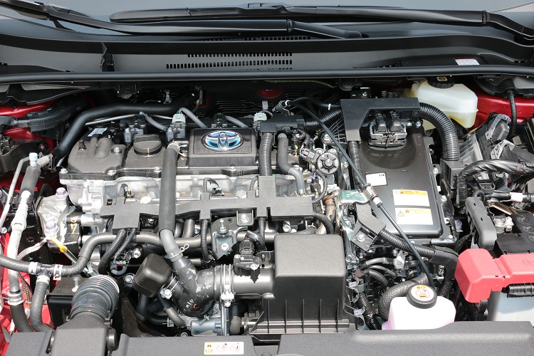 油電混合動力版本最大馬力96.5hp/5200rpm與14.5kgm/3600rpm最大扭力。電動馬達兩者相加之後,系統的綜效最大馬力為122hp。