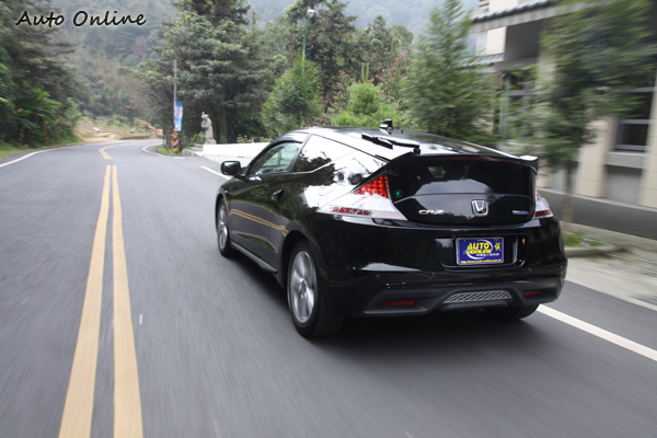 引擎動力最大馬力為113ps在轉速6000rpm可以全速發揮,最大扭力14.7kgm在引擎轉速4800rpm爆發。馬達最大馬力輸出有14ps在1500rpm,最大扭力在1000rpm有8.0kgm輸出表現。