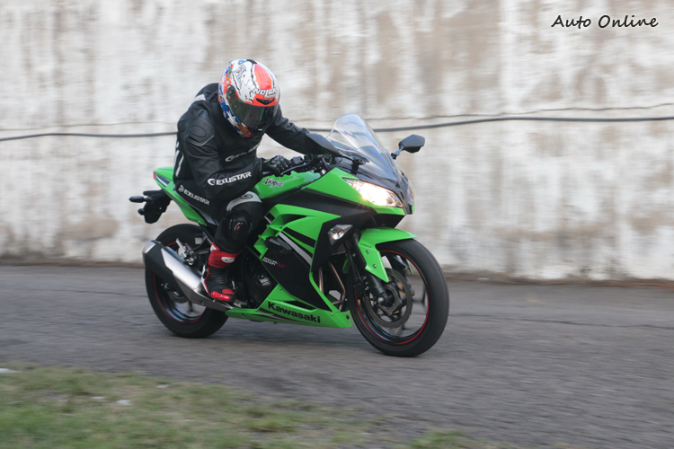 雖然是入門級車款,但車輛在震動的抑制上處理的相當不錯,是很好上手的一台車。