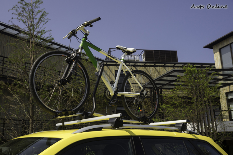 有了車頂固定架,要安裝自行車或行李固定架都很方便。
