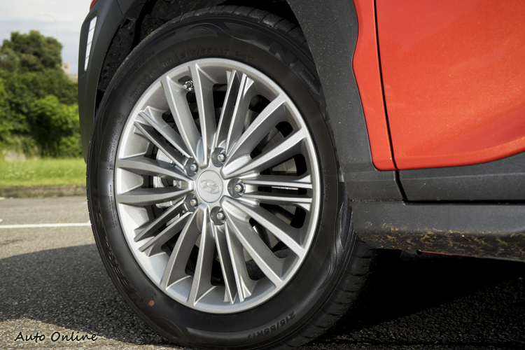四驅車型為18吋圈,前驅車型則為17吋 。