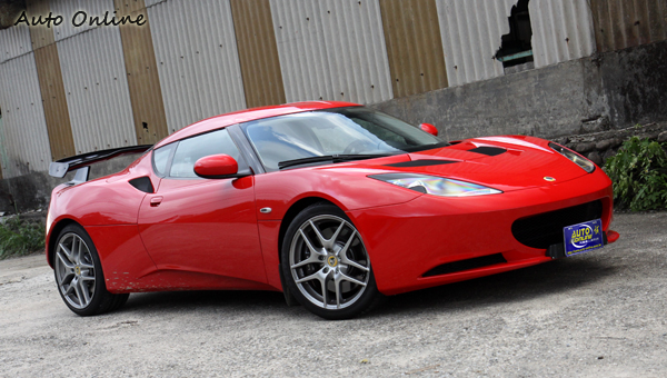 有著英國賽車純正血統的Lotus不得不跟市場低頭推出自排車款Evora IPS。