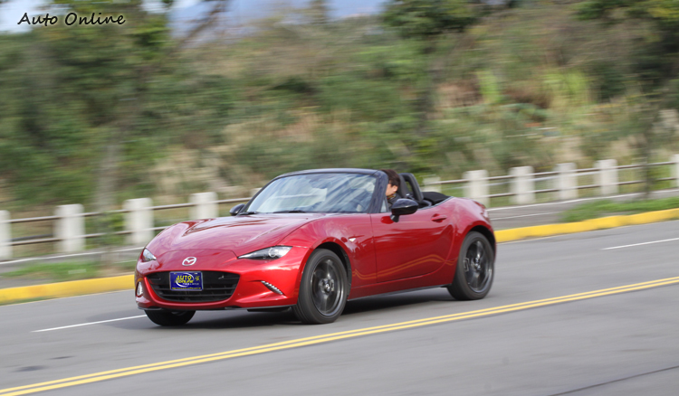 由於車身夠輕,加速時讓人有馬力超過200ps的錯覺。