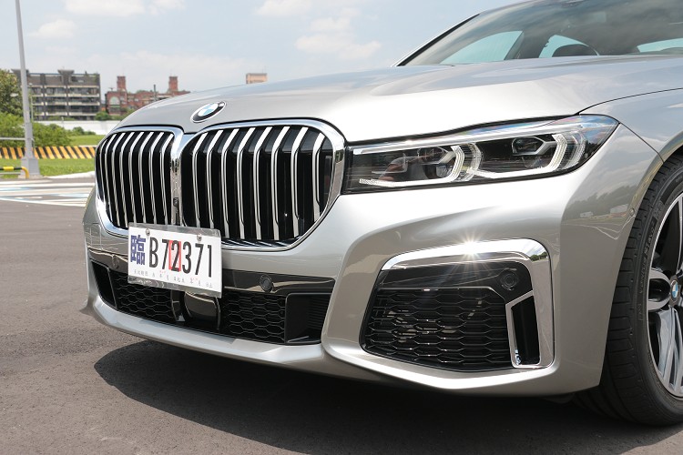 超大型的水箱護罩看久也就習慣了!