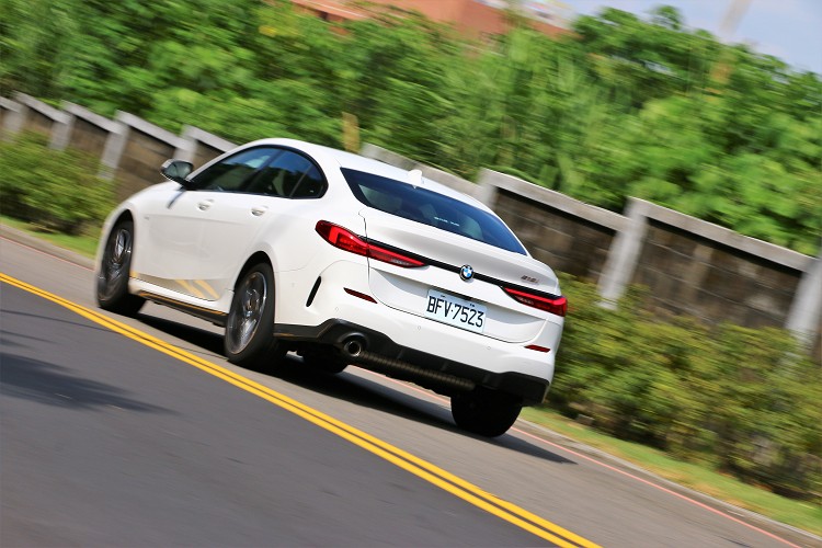 218i具備跑車該有的駕馭樂趣,只是欠缺大馬力性能車會有的興奮感。