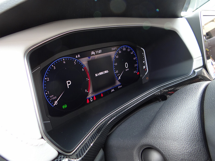 入門即有8吋數位儀表,高階車型更是配置10.25吋全邏輯數位儀表。