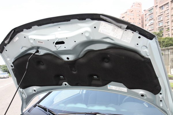 2012年式的Insight在隔音部分徹底下足功夫,加強之前隔音棉以及補強之前沒有隔音的地方。