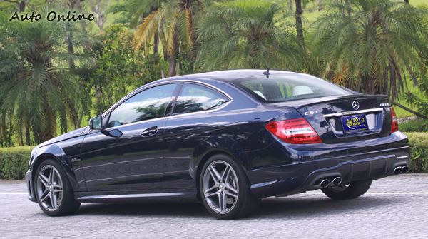 實際車輛的長、寬、高和軸距都與一般標準版不同,線條依舊優美。