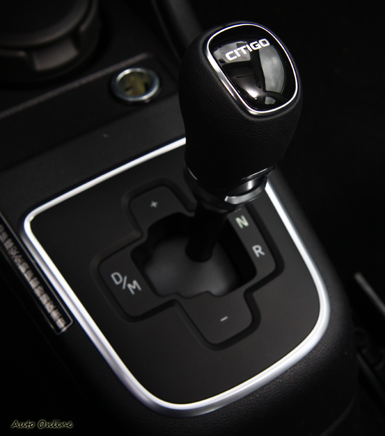 Citigo單離合器五速自手排,換檔時間有點類似傳統手排變速箱時的換檔感受。
