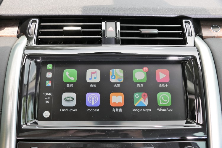 內健全中文化衛星導航並支援Apple CarPlay及Android Auto系統。