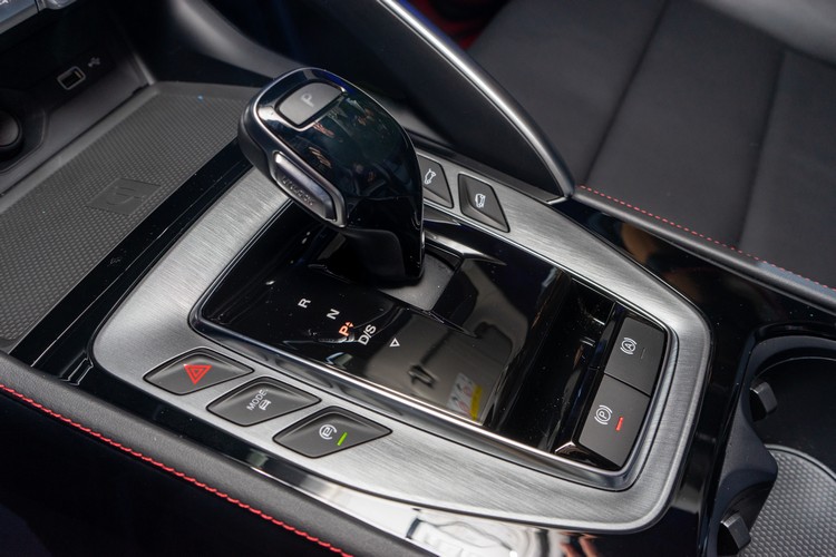 六速DCT雙離合器變速箱與提供五種駕駛模式要性能或要節能都可自在掌控