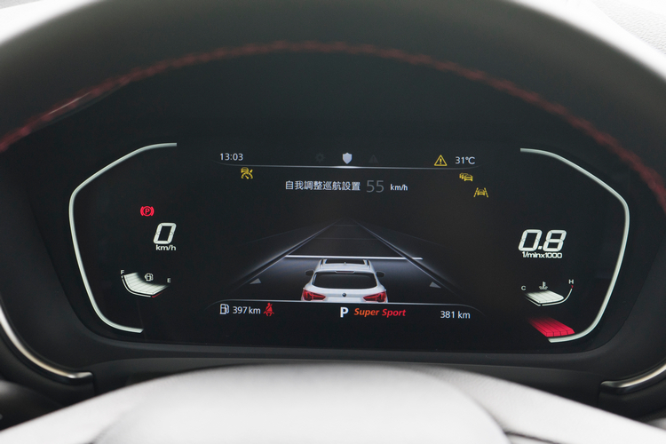 12.3吋數位儀錶可顯示多項資訊與顯示風格。