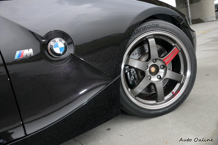 為了跑大鵬灣才更換的Hankook Ventus R-S3熱熔胎。