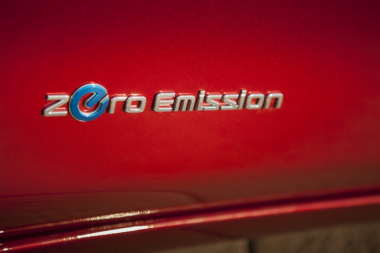 電動車在外觀上通常都有相關的標誌銘牌以利辨認。