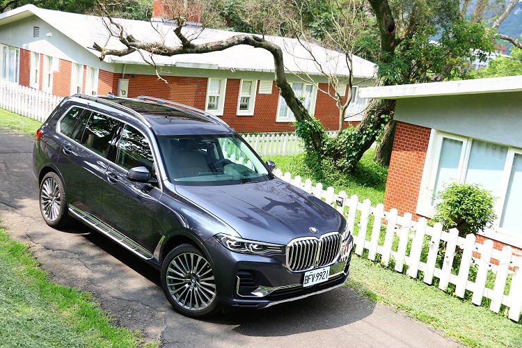 身為品牌中近期的全新車款,原廠以創新的思維顛覆以往,大膽地呈現前所未有的豪華。