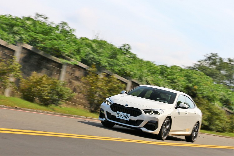 早期Gran Coupe只有4系列、6系列等較高等級、售價車型,現在你有218i Gran Coupe車型可選擇,輕鬆晉升成為四門跑車玩家。