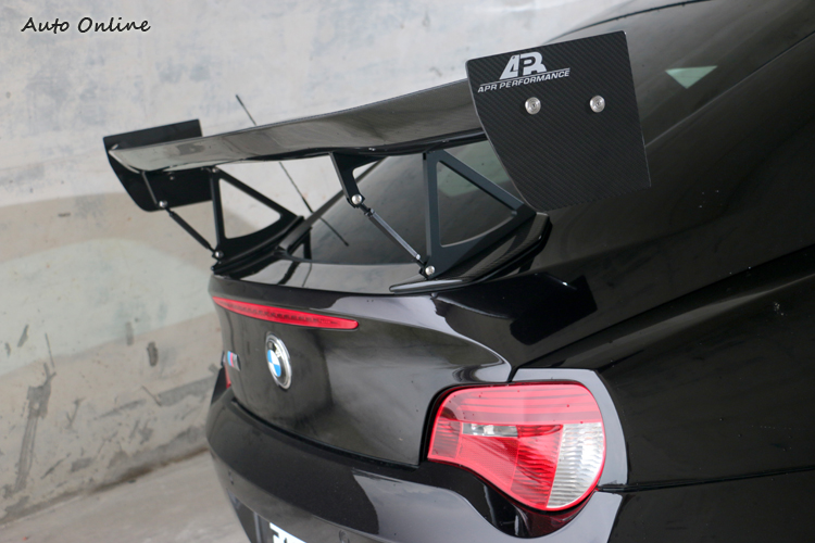 APR大型尾翼有專屬Z4 M Coupe底座,完整度非常好。