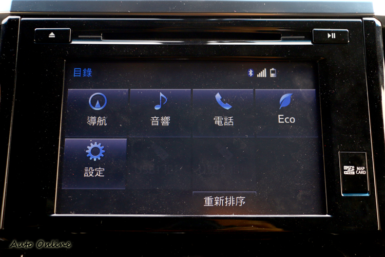 觸控式螢幕包含導航、藍芽音樂、電話等功能。