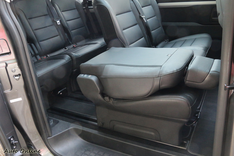 強悍的座椅機能是商旅車的特色之一,是載客或載貨最佳選擇。