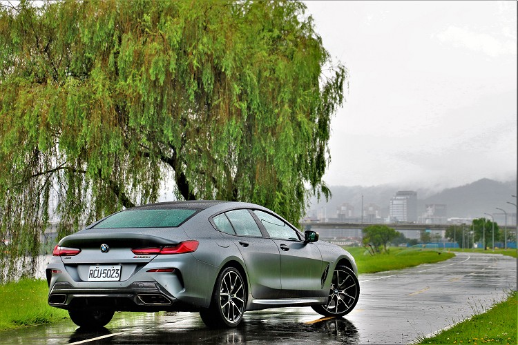 M850i Gran Coupe是一輛駕可以乘坐四人以上的性能跑車,產品特性上有別於傳統的雙座設定,大大提升車輛的實用性。