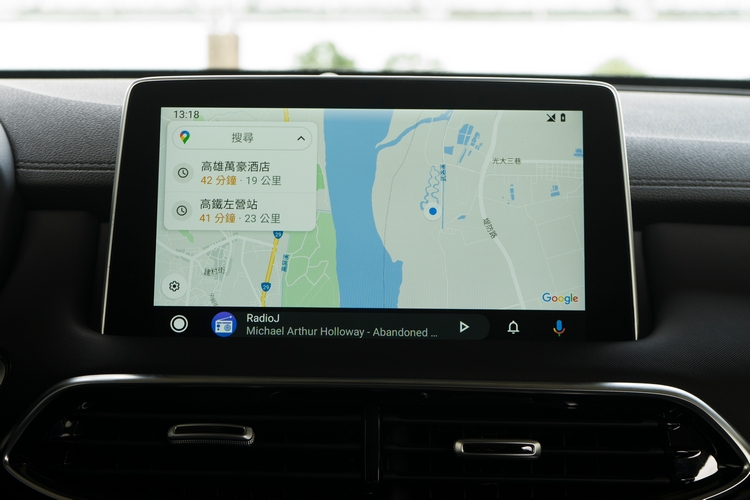 中控螢幕的作業系統是依據台灣需求專屬訂製開發,所以少不了對Apple CarPlay與Android Auto的支援