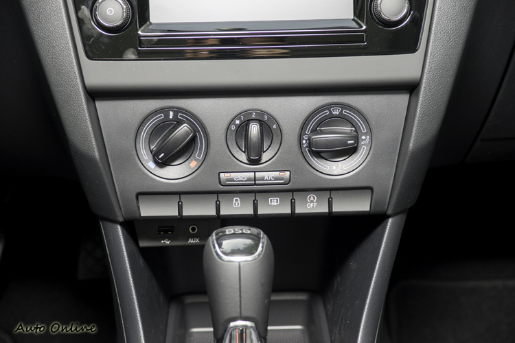 以近百萬的售價來說沒有恆溫空調有些可惜。