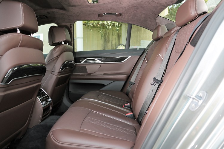 短軸7系列的後座空間依舊寬敞自如。