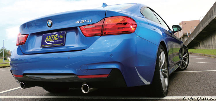 刻意放大的後輪拱加上單邊雙出尾管,使4系列成為路上目光焦點。