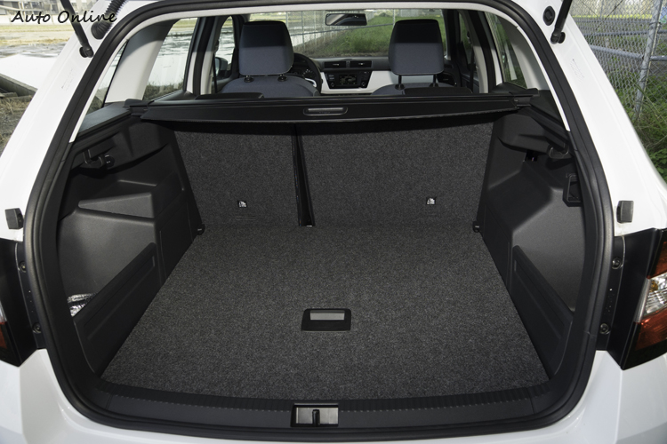 行李廂在標準狀態下即有530公升容量。