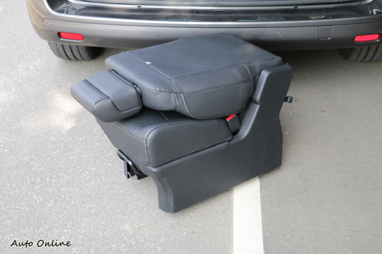 單座椅重量17公斤,完成拆裝一個人沒有問題。