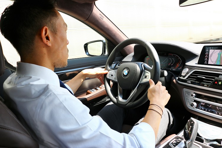 結合了奢華、豪華以及氣派的BMW 7系列是成功人士的購車首選,少數年輕有為又有獨到品味的消費者也視它為囊中之物。