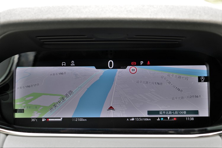 12.3吋的儀表板有多種模式可變化,如果怕迷路能把導航切換至最大。