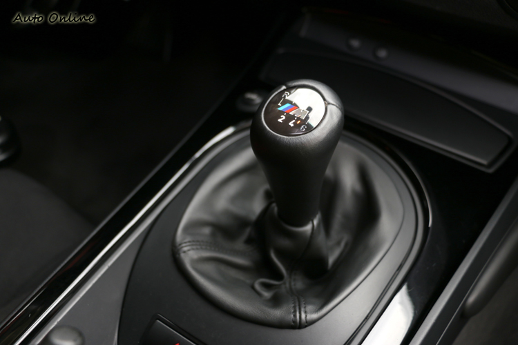 六速手排設定,齒比綿密加速力道非常明顯。