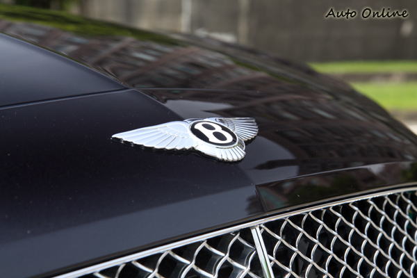 早期Bentley跟Rolls Royce有相互的合作關係,2003年Bentley與Rolls Royce分道揚鑣後,推出了第一款的Continental GT。